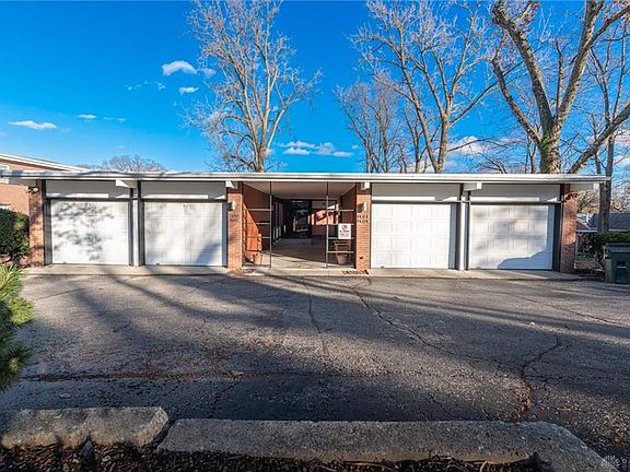 2nd image of 3806 Briar Pl