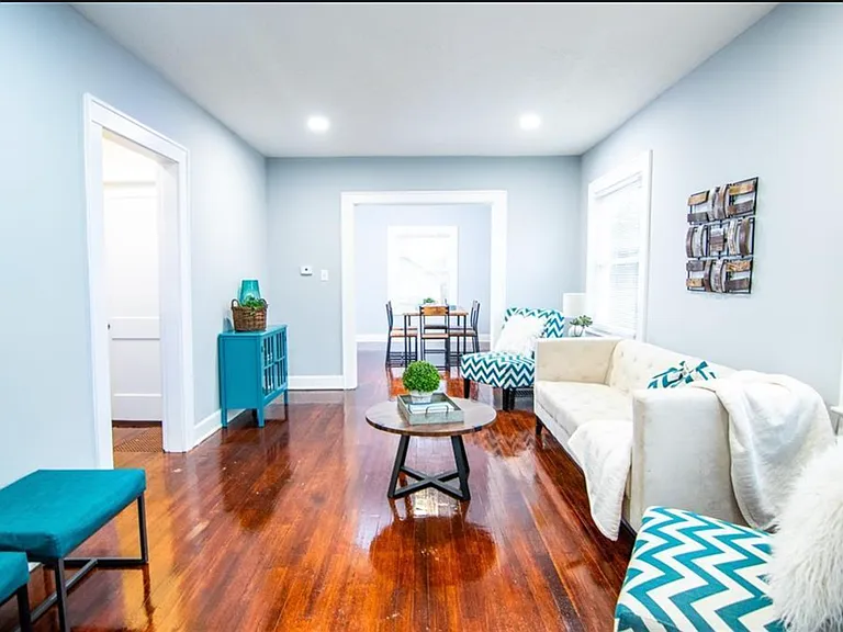 1815 E Riverside Dr — Photo 2