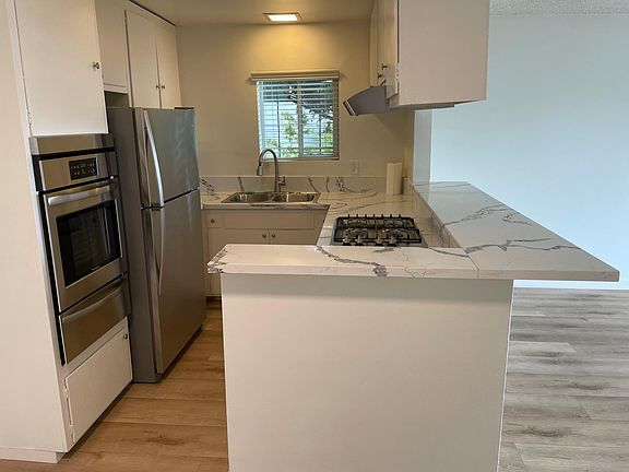 4th image of 1833 Edgecliffe Dr APT 3