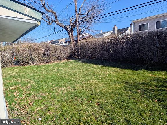 3rd image of 2873 Comly Rd