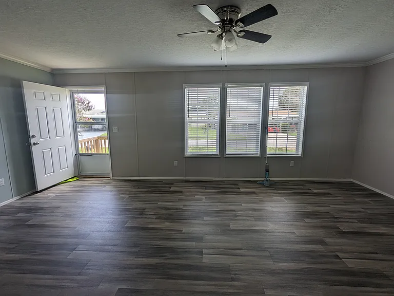 5502 Lansing Dr — Photo 17