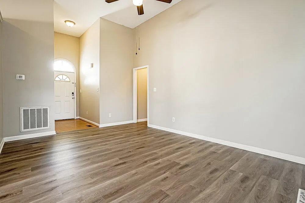 3 bed, 2.0 bath, 1300 sqft, $1,840 — Photo 4