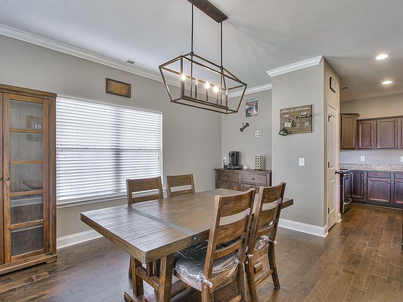 4th image of 2414 Telford Ln