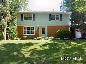 1st image of 163 Oak Ln