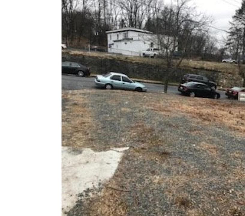 2nd image of 945 E Laurel St