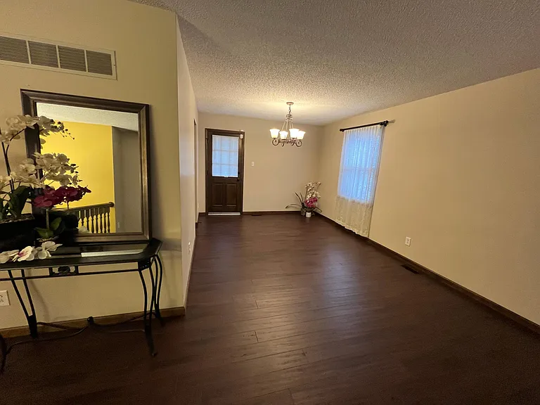5921 SW 28th Ter — Photo 7
