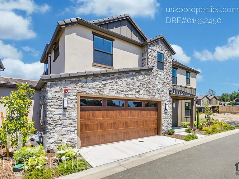 7095 Soleil Way — Photo 3