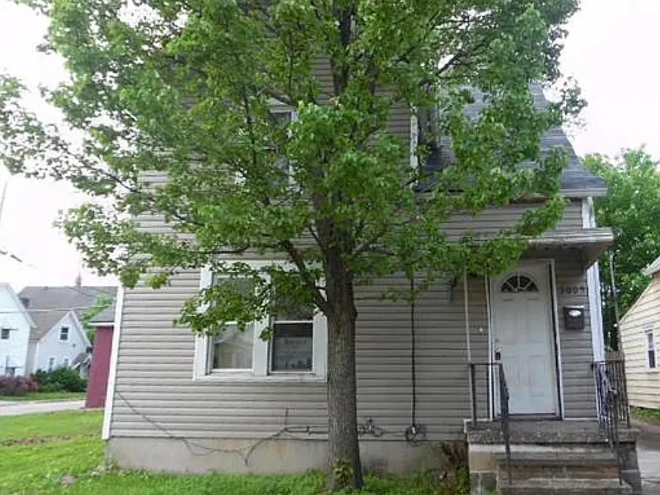 3005 Roanoke Ave