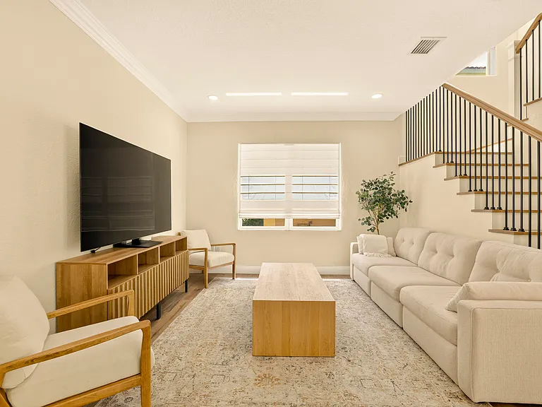 7630 Topiary Ave — Photo 6