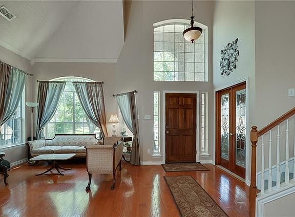 4th image of 5801 Gloucester Ct