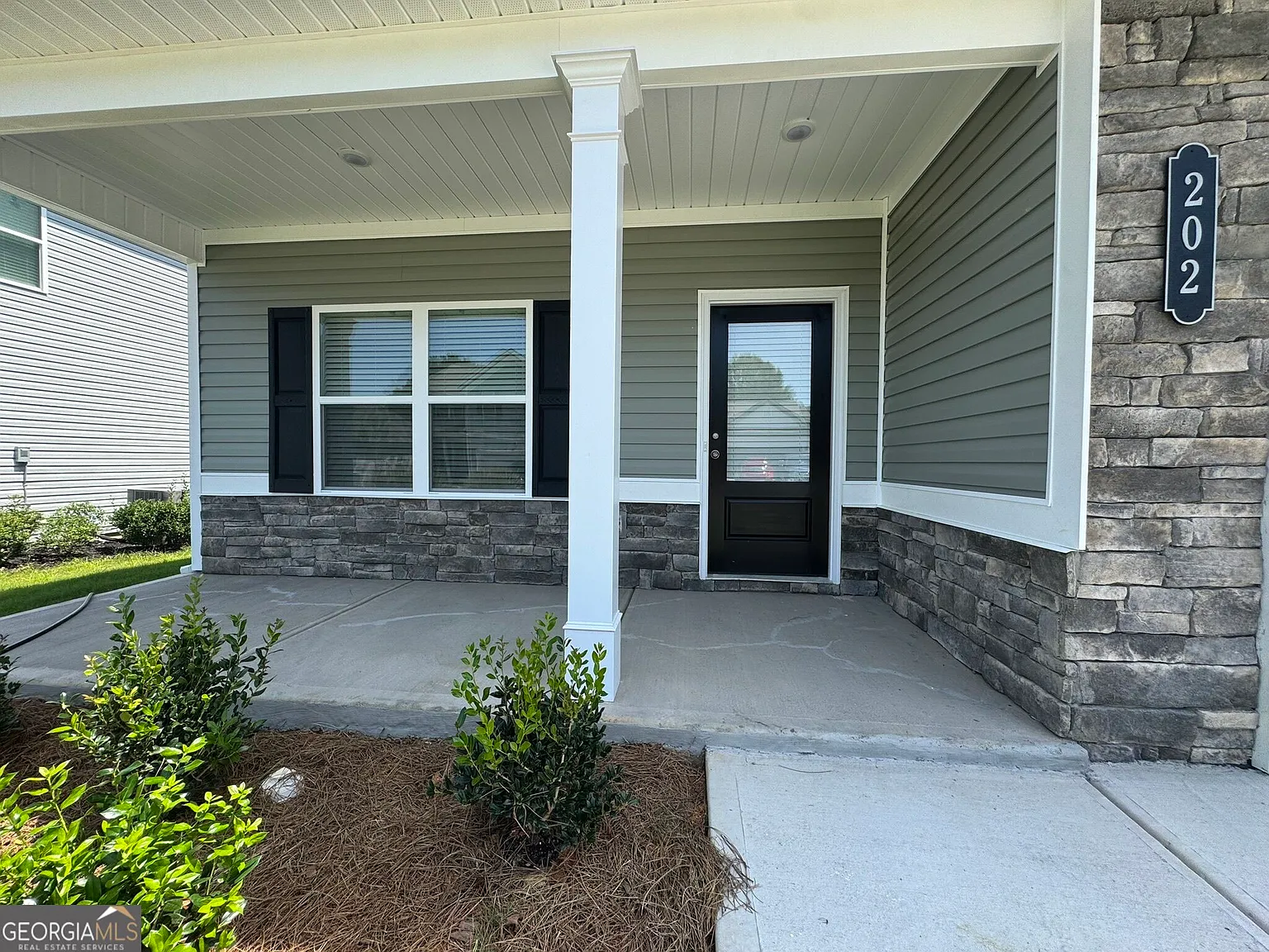 5 bed, 3.0 bath, 2372 sqft, $2,350 — Photo 4