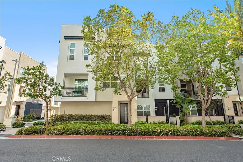2 bed, 2.5 bath, 1245 sqft, $4,500 — Photo 1