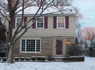 1550 Oxford Rd, Grosse Pointe Woods, MI 48236