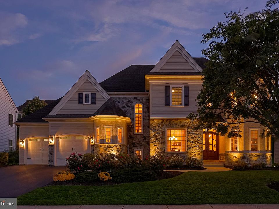 1st image of 348 Spring Haven Dr