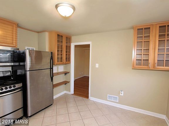 2nd image of 719 Glenwood St #45