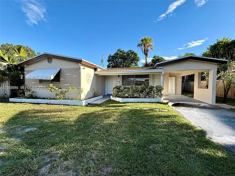 7654 Indigo St — Photo 3