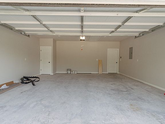 3rd image of 12 Queensferry Cir