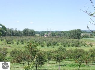 520 Garfield Rd N, Traverse City, MI 49696