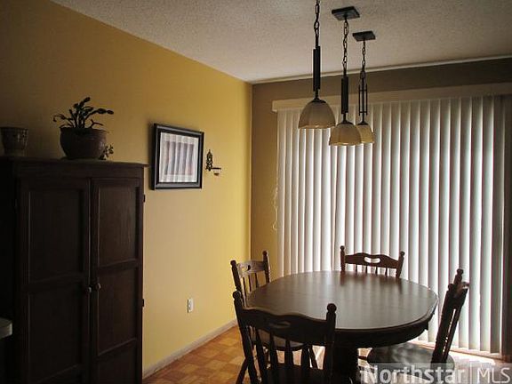 4th image of 10605 Marmon St NE