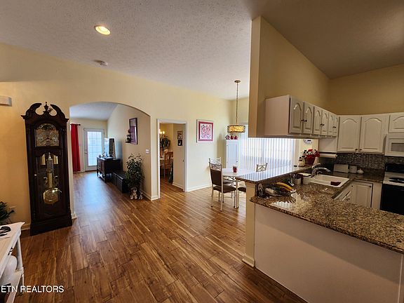4th image of 1709 Appian Way