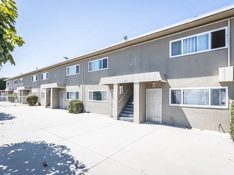 15741 Blaine Ave — Photo 14