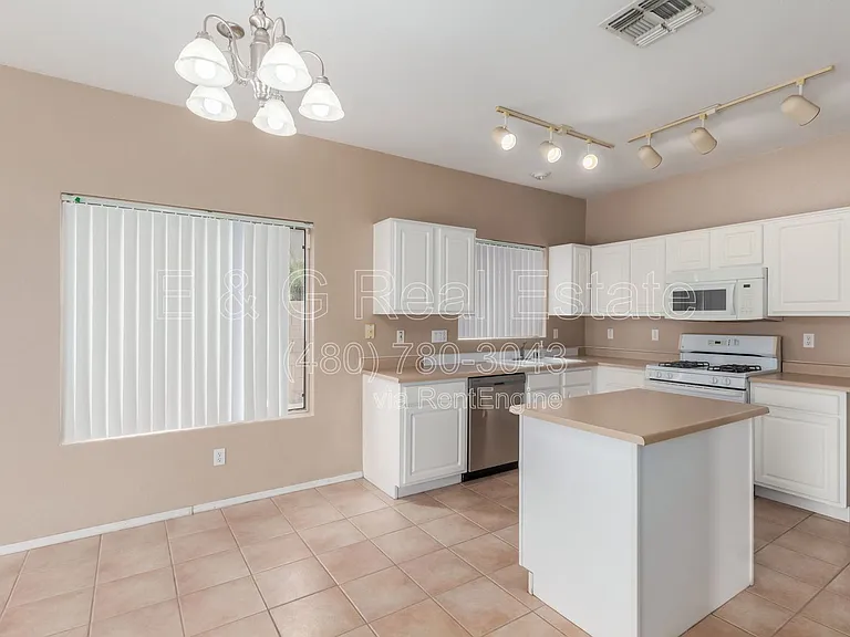 13391 W Crocus Dr — Photo 8