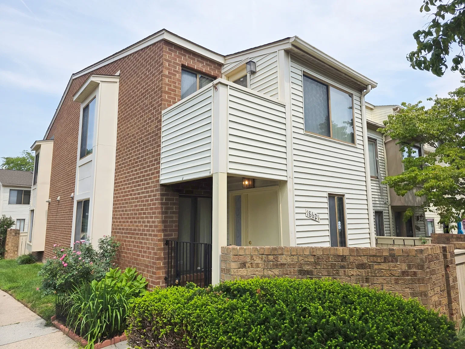 2 bed, 1068 sqft, $2,000 — Photo 1