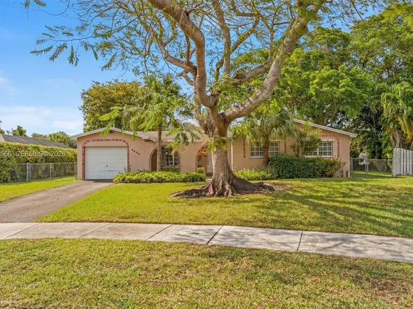 9925 SW 97th Pl, Miami, FL 33176