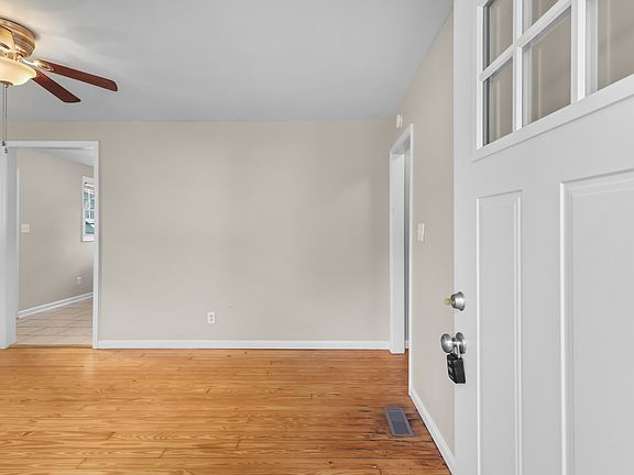 5th image of 890 19th Ave W