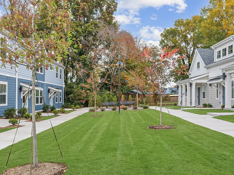 Hamlet Huntersville - Homes & Townhomes for Rent — Photo 22