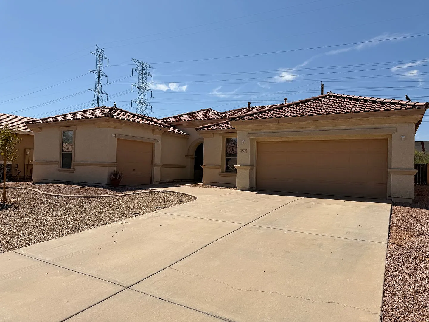 Spacious 3 Bedroom Single Story Peoria With A 3 Car Garage — Photo 2