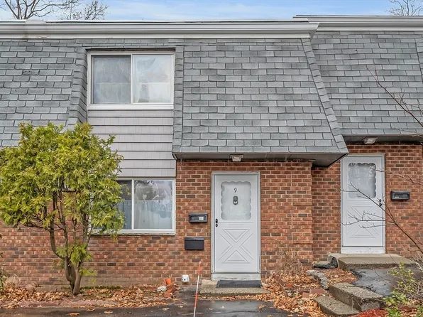 141 Thissell Ave APT 9, Dracut, MA 01826