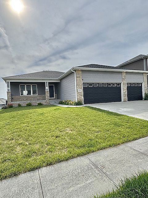 1st image of 1255 Oakview Dr