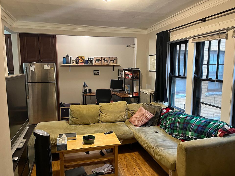 1st image of 2259 W Eastwood Ave APT 2S