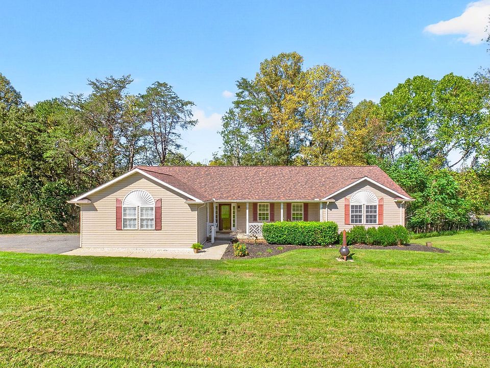 1st image of 104 Half Penny Ln