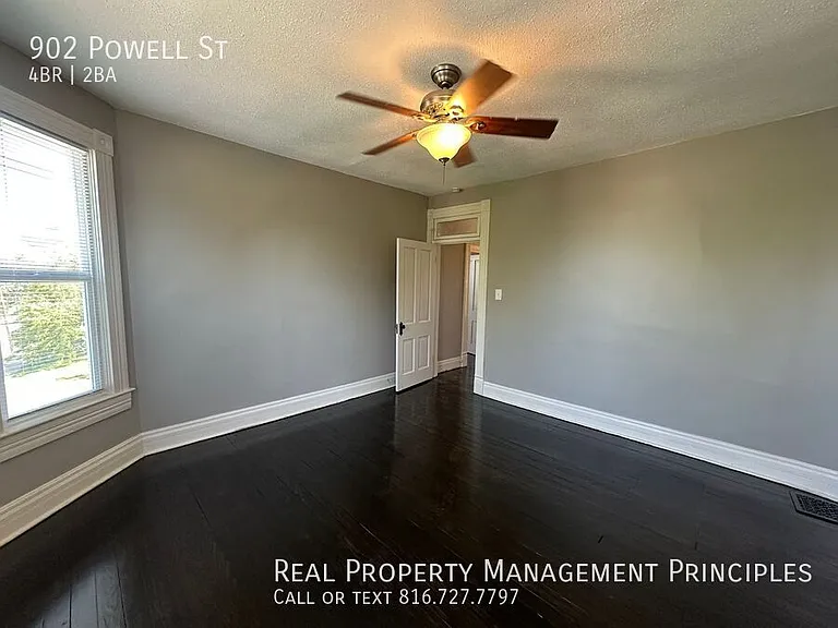 902 Powell St — Photo 26