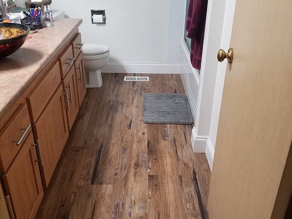 4th image of 605 186th St E