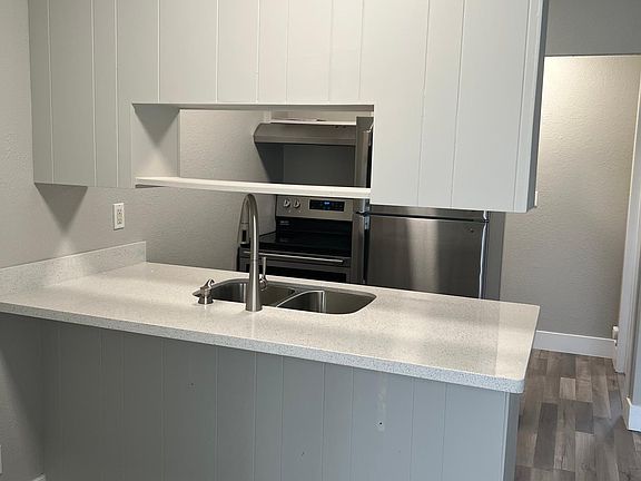 2nd image of 4652 N Pearl St #4
