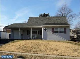 18 Village Ln, Levittown, PA 19054