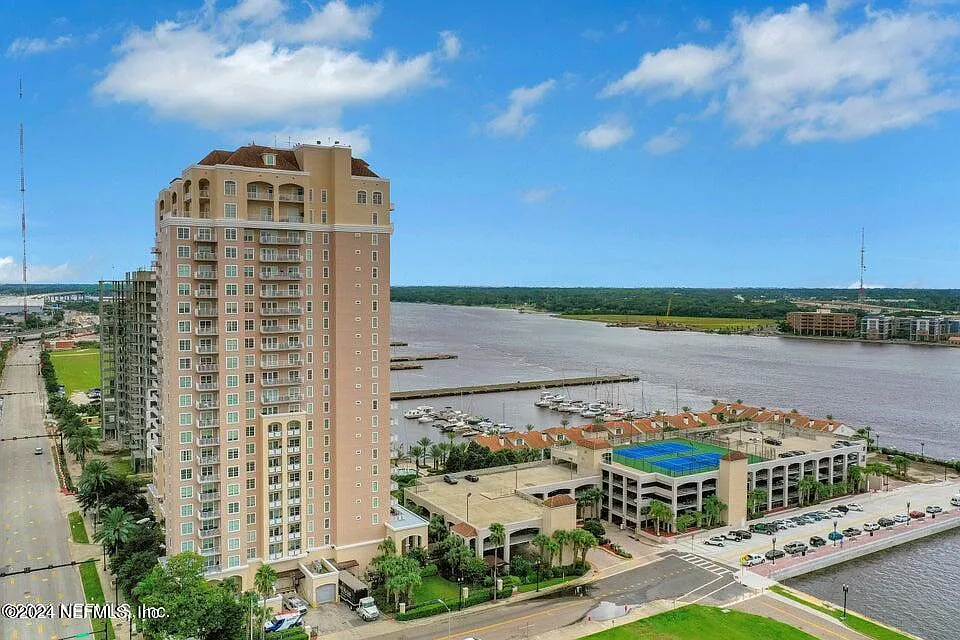 2 bed, 2.5 bath, 2922 sqft, $4,995 — Photo 2