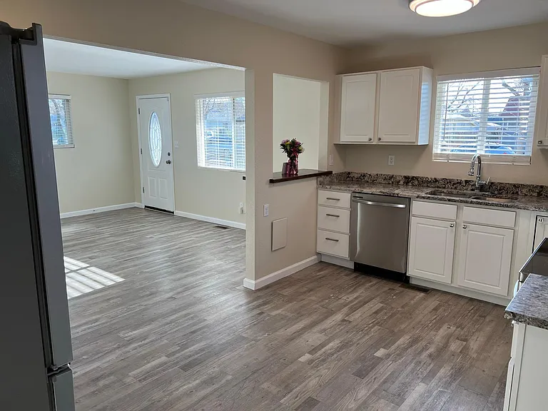1656 Lansing St — Photo 9