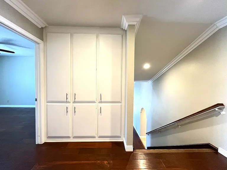 581 S Greenwich St — Photo 23