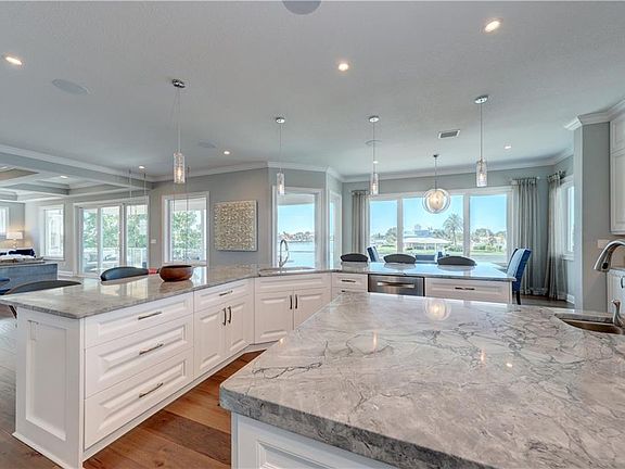 5th image of 208 Howard Dr