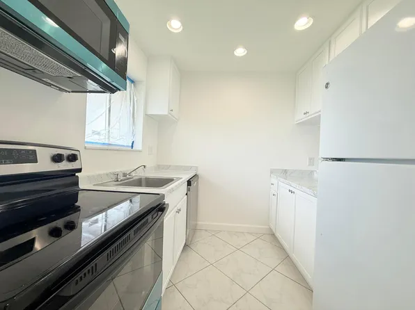 6106 FOREST HILL Boulevard #204, West Palm Beach, FL 33415