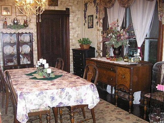 ELEGANT DINING RM W/ HAND PAINTED WALL MURALS