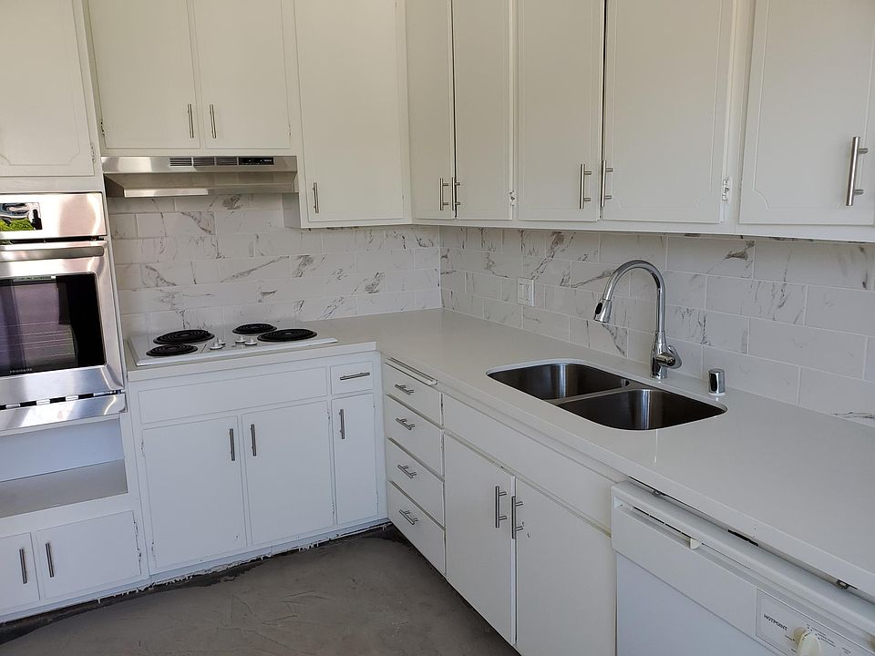 1st image of 1824 Fairburn Ave #403