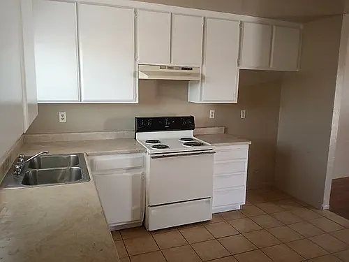 Building Photo - 213 Hughes Ave #C