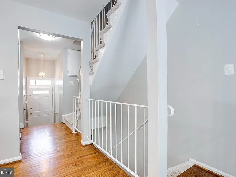 8657 Dellway Ln — Photo 3