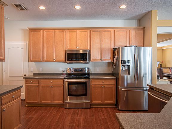 5th image of 9940 Edmonton Dr