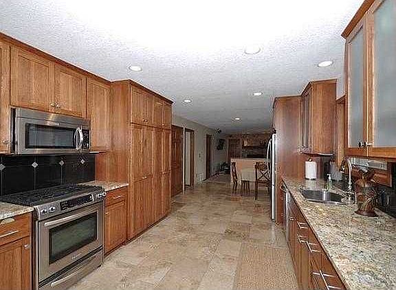 3rd image of 140 Carriage Ln
